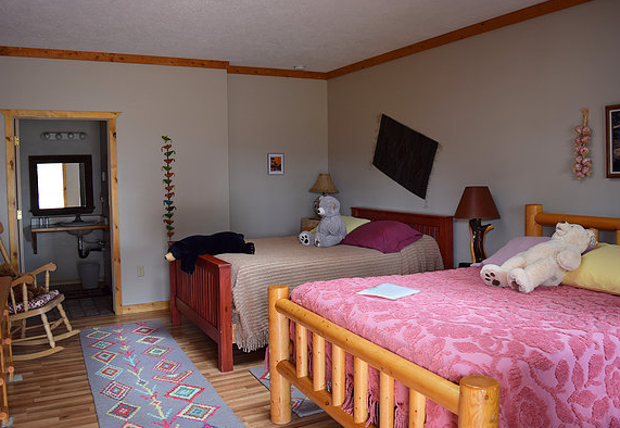 Double Queen Room Photo 3